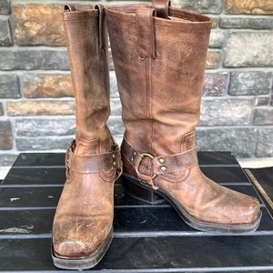 Mossimo  distressed biker boot sz7